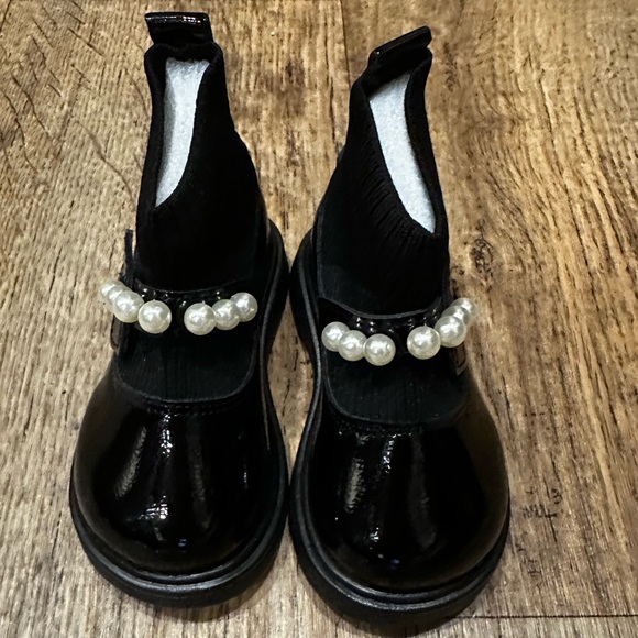 Black & Pearl Shoes | Toddler Girl 10 - Picture 2 of 7